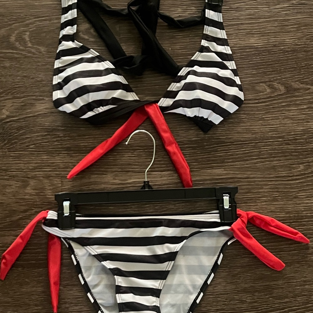 Women’s 2 Piece Brand new Bikini Set for sale!